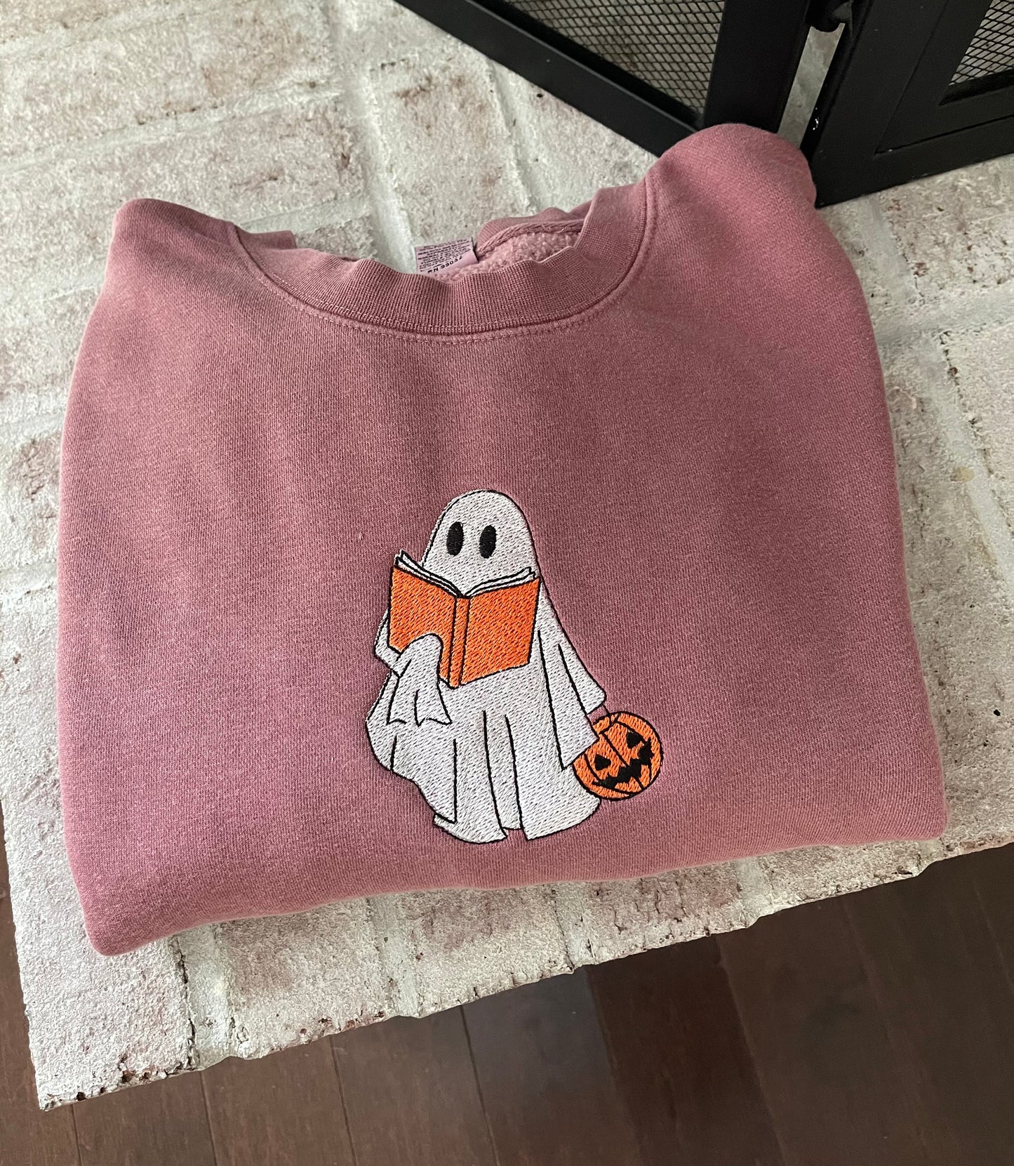Well Read Ghostie | midweight pigment dye crew
